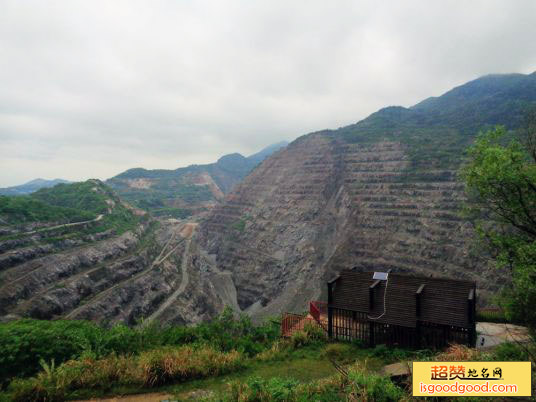 红土崖附近景点白山板石国家矿山公园