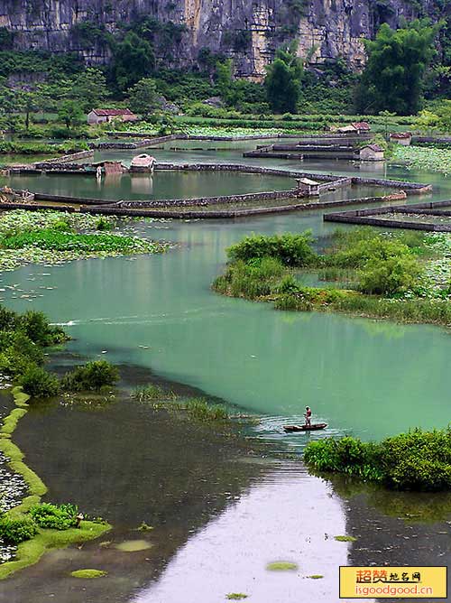 布镜湖景点照片