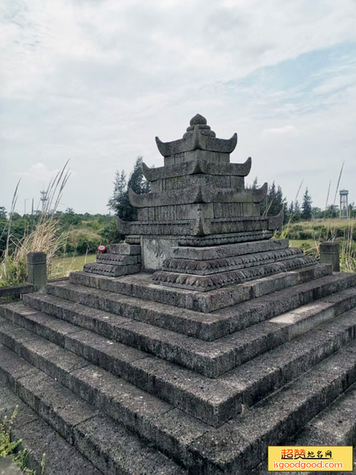 儒符石塔景点照片