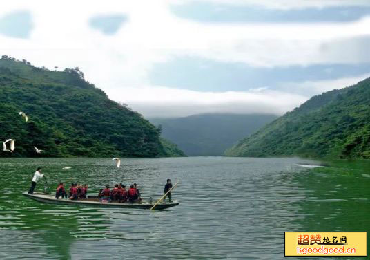 敏洞附近景点仰阿莎湖景区