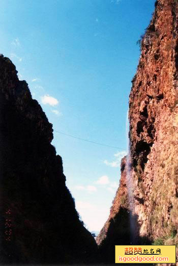 红石岩古地震遗址景点照片