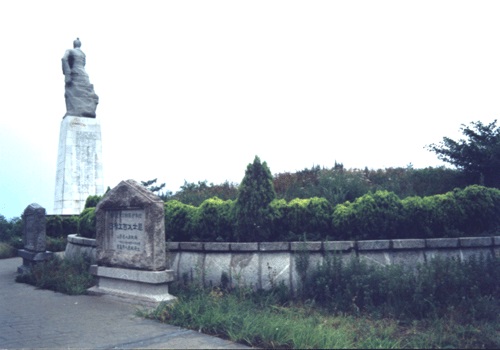 田横五百义士冢景点照片