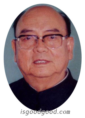 强晓初人物照片