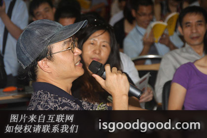 黄康俊人物照片