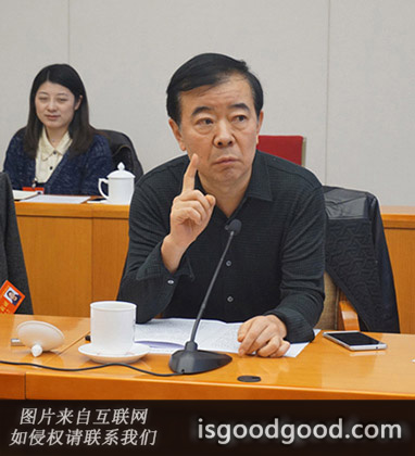 周梅森人物照片