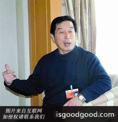 马俊仁人物照片