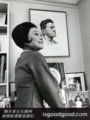 陈香梅人物照片