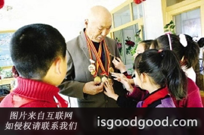 纪英林人物照片