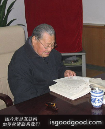 牛一萍人物照片