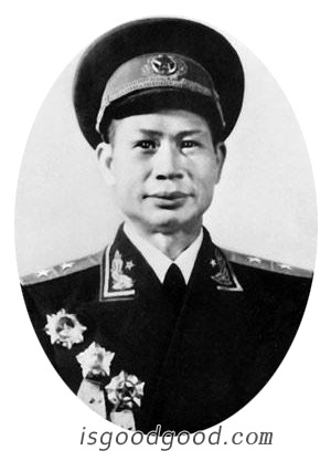 邓逸凡人物照片