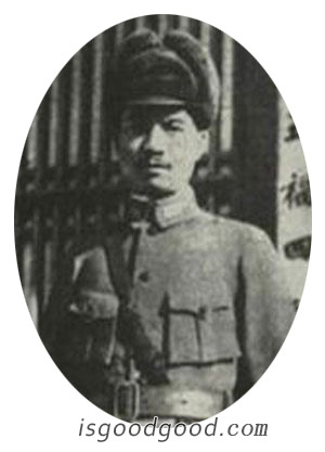 何柱国人物照片