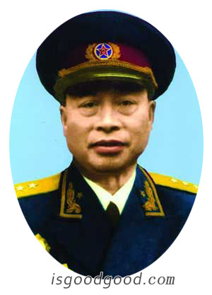 杨至成人物照片