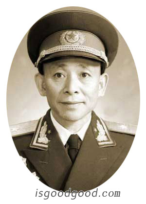 朱火华人物照片