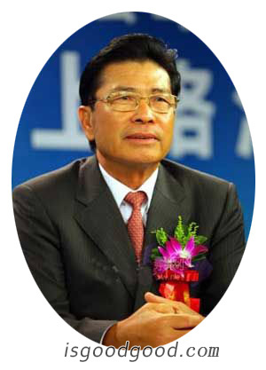 何享健人物照片