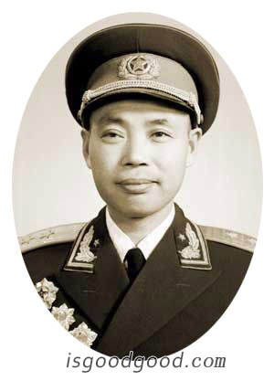 鲍先志人物照片