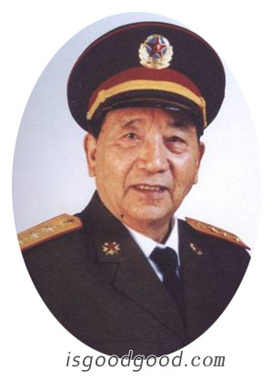 秦基伟人物照片