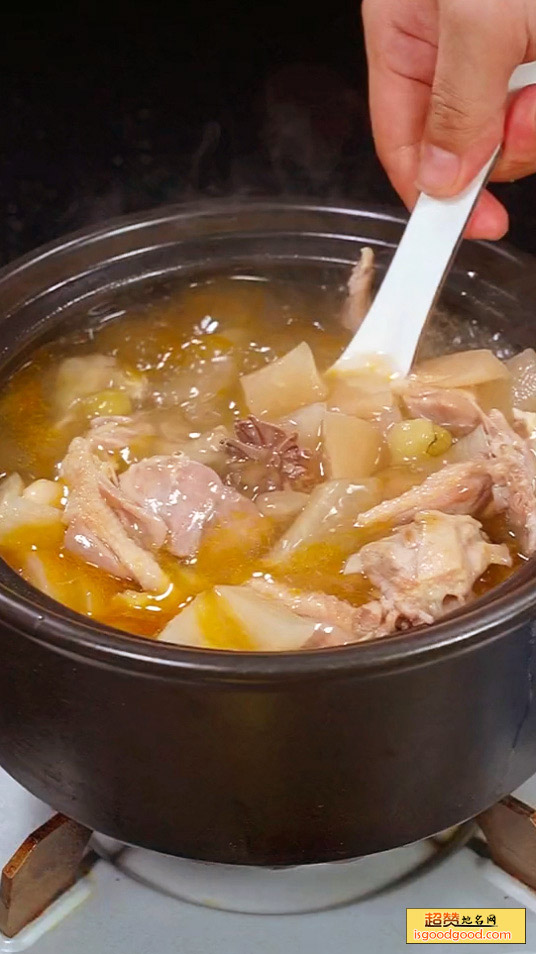 酸萝卜老鸭汤特产照片